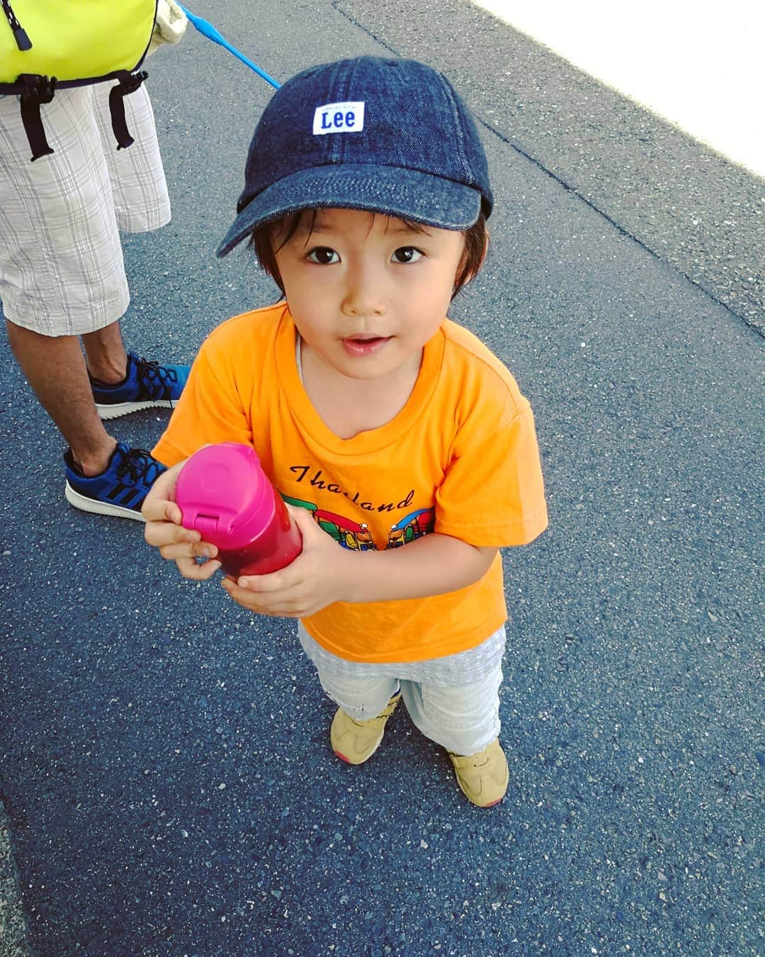 清野紗耶香さんのインスタグラム写真 - (清野紗耶香Instagram)「写真は去年。 🌻2018.07☀️ 今年もこの時期がやって参りました！  世の中の(虫が苦手な)お母さまたち‼️ 今年も頑張っていきましょー✊‼️ …トンボにバッタ。。 こんなに嬉しそうな顔されたら、母、頑張るしか…🤢遠い目( ￣-￣) こーたのpic最後の顔。😹#あちー  #こーたの虫採り記録 #3歳の頃 #まめちょびん #ハロー赤ちゃん探検隊19年6月 #たまひよベストショット @tamahiyoinsta #たまひよ #スマイルビスコ#スマイルビスコフォト @glico_smilebisco #コドモダカラ#こどもと暮らす #子供とお出かけ部」6月10日 22時17分 - seino_sayaka