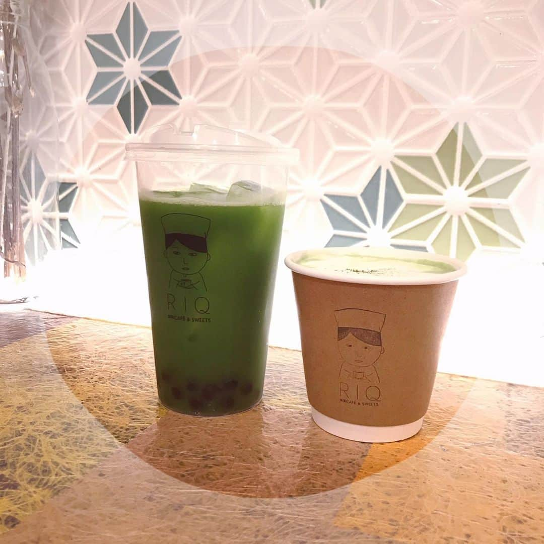 本田みくさんのインスタグラム写真 - (本田みくInstagram)「🍵🍃 . . . 昨日、札幌狸小路内にある 「抹茶Café＆SWEETS RIQ」に 初めて行ってきました🙋‍♀️ . 宇治抹茶チーズラテを飲んだんだけど、美味しかったよ～🙌 . 上に乗ってるチーズを初めて口に入れた瞬間の衝撃を感じてほしい😊😊 . (でも飲み進めていくとチーズがしょっぱかったから、普通の抹茶ラテもおすすめかも😌) . 甘くない抹茶は最高に美味しいねっ！！ って言いながら帰った昨日でした😌 ぜひ行ってみてね～！ . . . . #riq #札幌カフェ #札幌抹茶 #札幌スイーツ #sapporocafe #hokkaidofood #hokkaidosgram #本田グルメ」6月10日 13時28分 - hondamiku