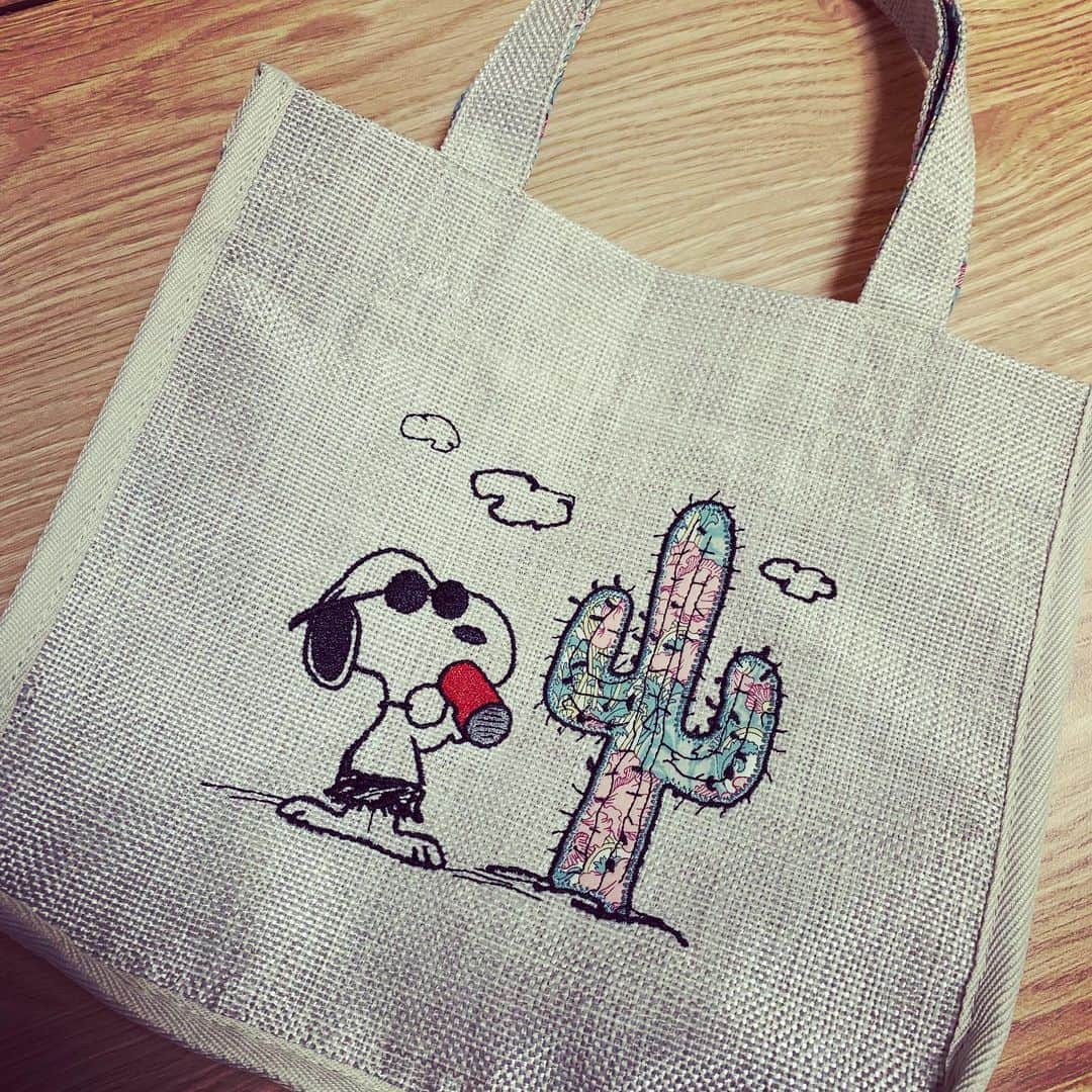 足木優のインスタグラム：「スヌーピーかあいい🐶❤️プーさんに続いて、最近スヌーピーにもハマりちゅ💞💞💞ありがとう🥰 #スヌーピー #snoopydog #マイブーム #ありがとう #大切に使いましょう」