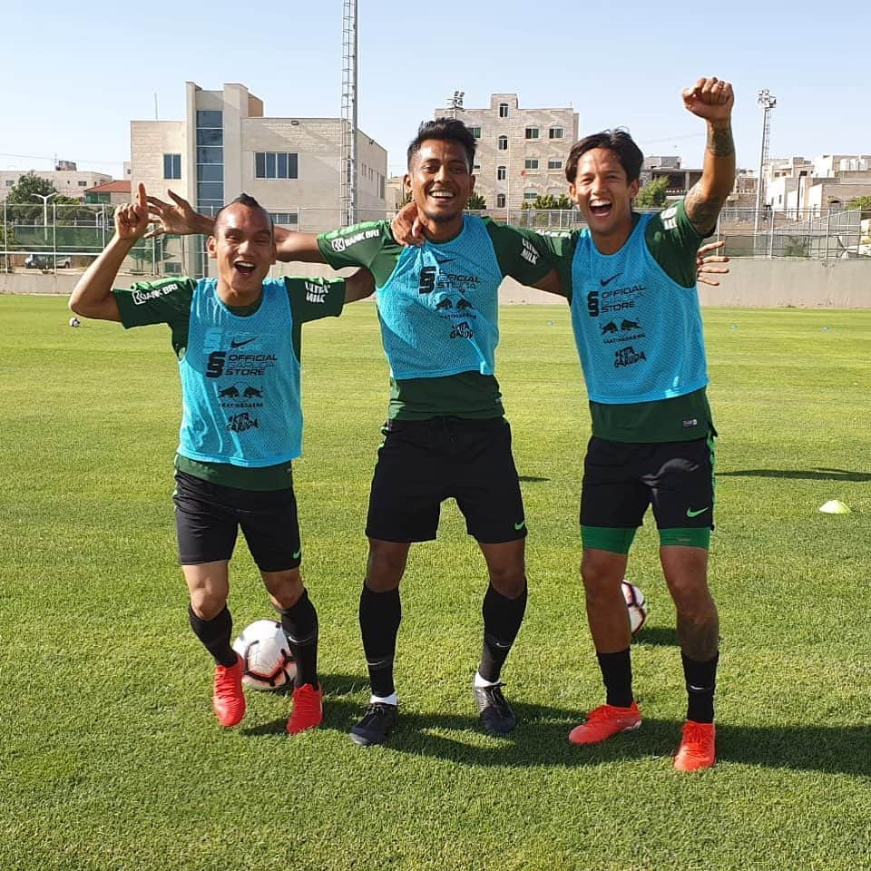 イルファン・バフディムさんのインスタグラム写真 - (イルファン・バフディムInstagram)「Positive vibes only! 🤣 #TimNas #Indonesia #Latihan」6月10日 13時42分 - ibachdim