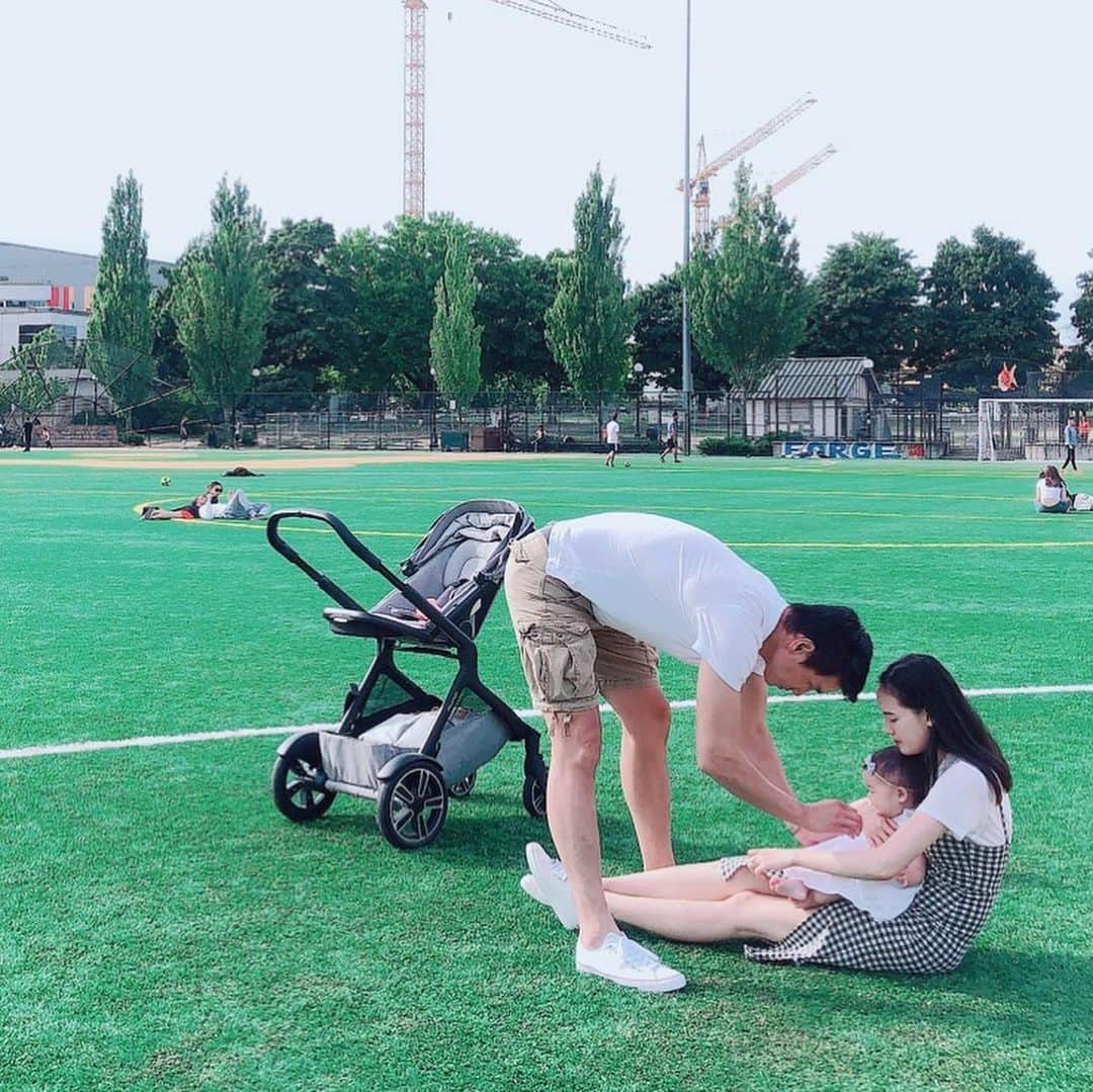 ヘリム・パクさんのインスタグラム写真 - (ヘリム・パクInstagram)「- 200일 기념 가족사진👨‍👩‍👧 우리 리아만 잘나오면 된거야🥰 . . . #우리딸이지만 #오늘 #더 #너무이쁘다」6月10日 13時43分 - iam_hyepark