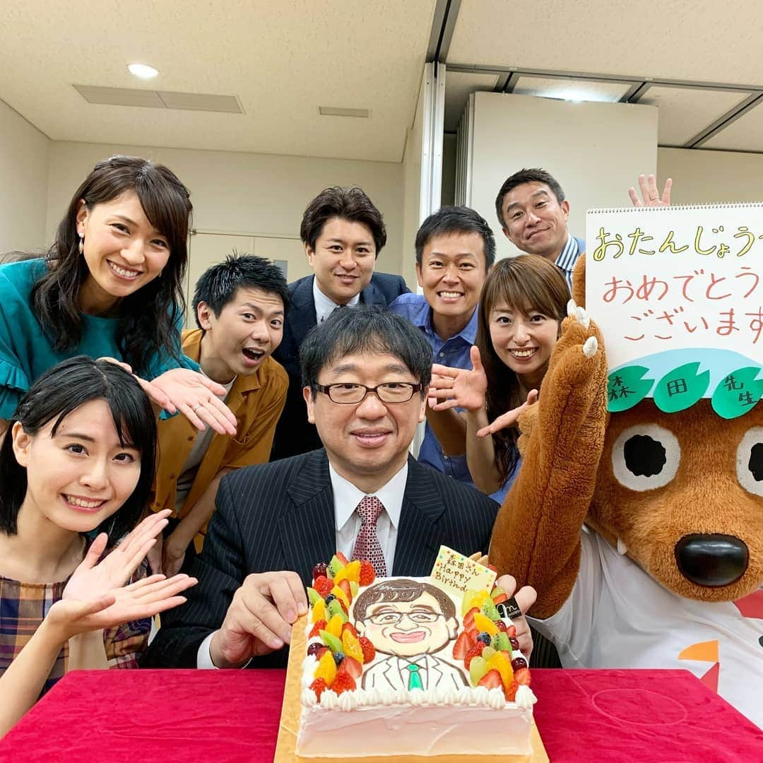 佐藤裕二さんのインスタグラム写真 - (佐藤裕二Instagram)「今日は森田豊さんの#誕生会 。いつもスタッフへの細やかな気遣い、ありがとうございます。 これからも月曜日の朝を、宜しくお願いします。 おめでとうございます！  #誕生日 #誕生日ケーキ #ケーキ  #ありがとうございます  #おめでとうございます  #happybirthday #6月18日  #森田豊 さん#浅尾美和 さん #正木裕美 さん#山田修作 3 #竹田基起 #徳重杏奈 #上坂嵩  #望木聡子 #ウルフィ #佐藤裕二  #メーテレ #ドデスカ」6月10日 13時48分 - karaage_satou