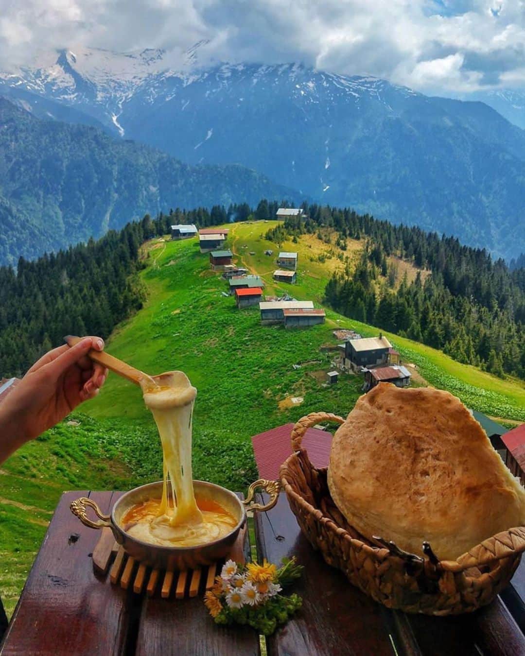 Wonderful Placesさんのインスタグラム写真 - (Wonderful PlacesInstagram)「A meal with the view in Pokut - Turkey ✨😍😍😍✨ . Picture by ✨✨@organikadam_✨✨ #wonderful_places for a feature ❤️」6月10日 13時59分 - wonderful_places