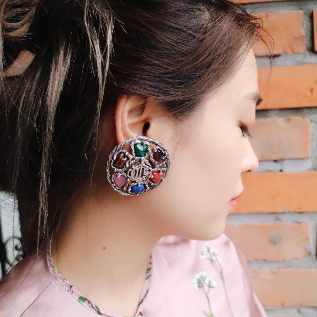 Vintage Brand Boutique AMOREさんのインスタグラム写真 - (Vintage Brand Boutique AMOREInstagram)「Christian Dior Vintage stone earrings  Free Shipping Worldwide✈️ DM for more information ≫ ≫ ≫✉️ #ヴィンテージ #ディオール #ヴィンテージディオール #レディディオール #ヴィンテージブランドブティック #アモーレ #アモーレトーキョー #表参道 #東京 #青山 #vintage #Dior #christiandior #vintagedior #vintagebrandboutique #AMORE #amoretokyo #omotesando #aoyama」6月10日 14時11分 - amore_tokyo