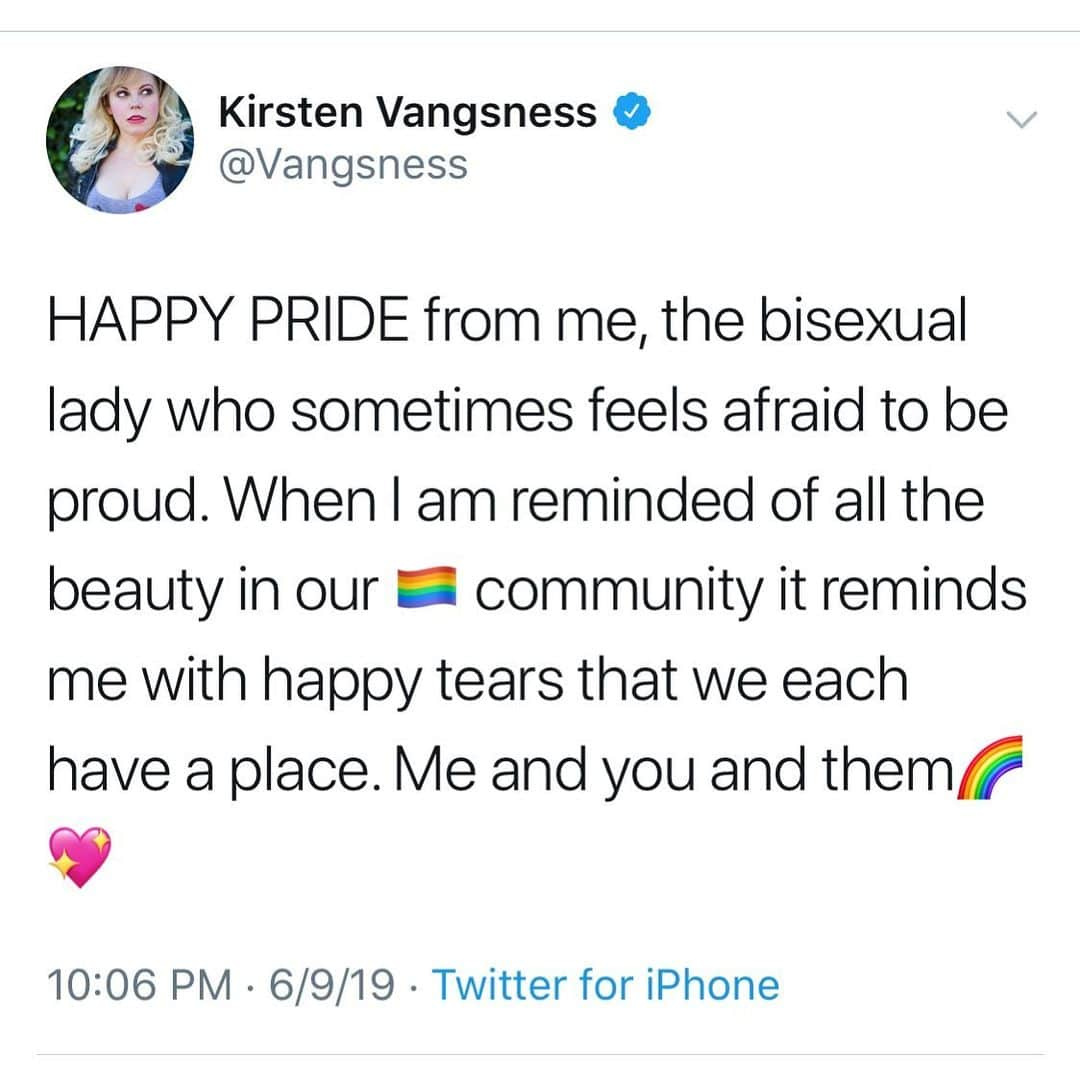 カーステン・ヴァングスネスさんのインスタグラム写真 - (カーステン・ヴァングスネスInstagram)「A friend texted me “happy pride!” tonight and I started to cry. I was happy she saw me and I realized that my own shame  of “I am not a good/real/ enough of a bisexual” had made me a little quiet during pride time. That might sound nuts. I hope it doesn’t. Anyways. Happy Pride. 🌈💖 🏳️‍🌈」6月10日 14時14分 - kirstenvangsness