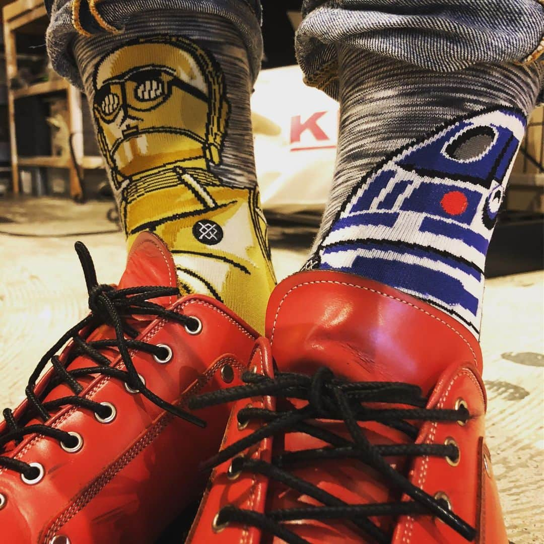 鈴木みのるさんのインスタグラム写真 - (鈴木みのるInstagram)「Today's STANCE  #stancesocks  #stance_japan  #starwars  雨と原宿。C3POとR2D2。関連性は無い。左右違うのもまた良し。」6月10日 14時16分 - suzuki.d.minoru