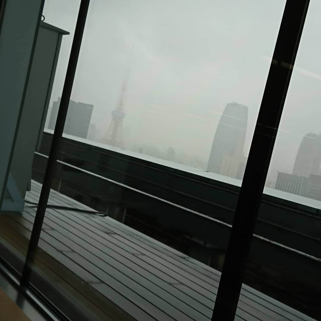 くぼてんきさんのインスタグラム写真 - (くぼてんきInstagram)「雨の東京タワー  #雨の #東京タワー #視界ヤンキー」6月10日 14時41分 - kubotenki