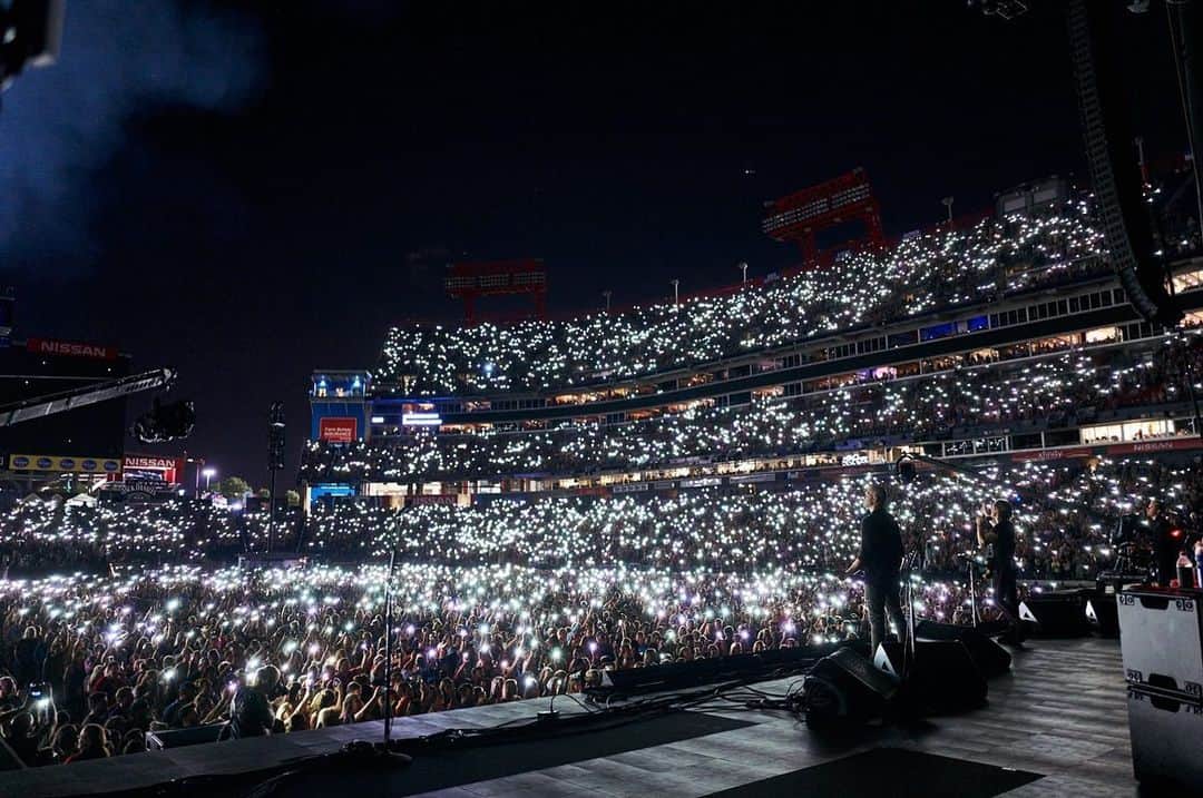 キース・アーバンのインスタグラム：「#CMAfest 2019 ✨ 📸: @johnshearer」