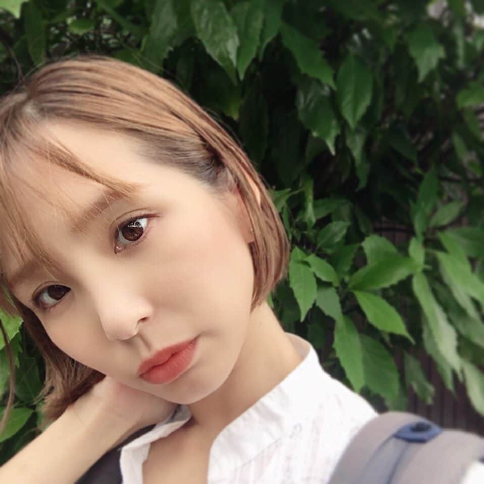 福長優のインスタグラム：「♡ ☂️☔️ 雨だと髪の毛広がっちゃうから いつもより多めにオイルつけないと💁🏽‍♀️ ☺︎ #雨#梅雨って眠くなりがち #ボブヘアー #ボブ#hair」