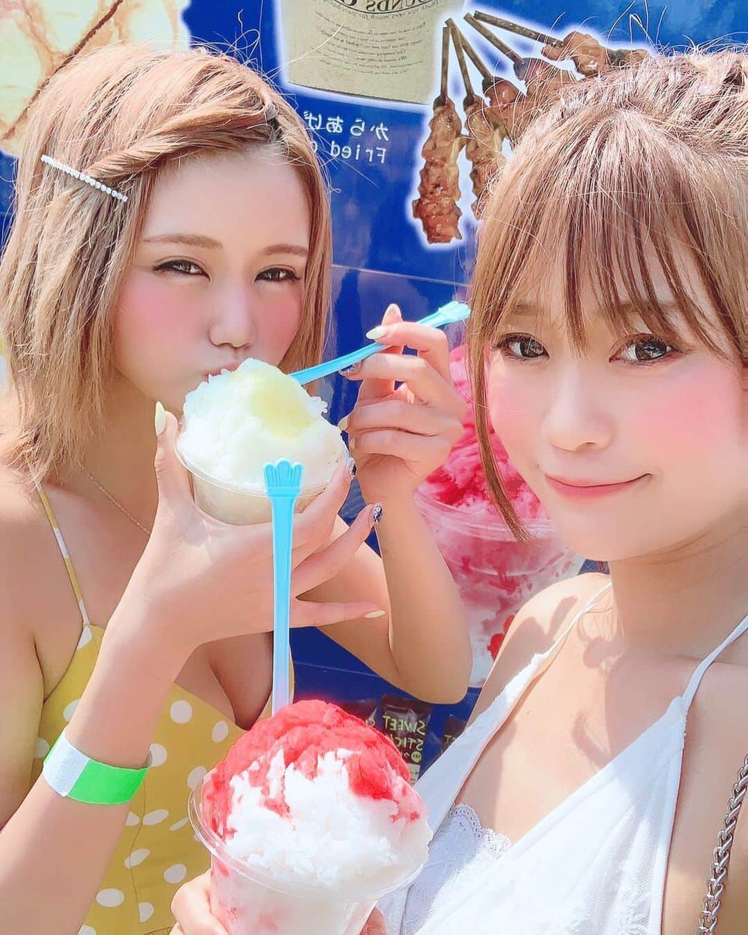 みもれもんさんのインスタグラム写真 - (みもれもんInstagram)「ハイビスカスとシークワーサーカキ氷🍧🌺🌈 雨止んでください、2日目。 ・ ・ ・ #沖縄 #okinawa #みもまお #カキ氷 #夏 #梅雨 #沖縄ビューティーキャンプ #naturalbeauty #BFF」6月10日 15時21分 - mimore_mon0929