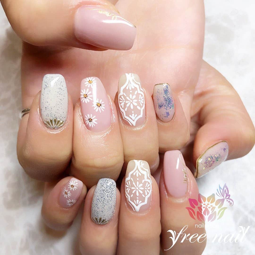 free nail フリーネイルのインスタグラム：「. お客様ネイル💅🏻🦋✨ . サマーデザインネイル🌞✨ . メタリックのポイントがオシャレ👩🏻‍🎨✨ . ご来店ありがとうございました🙇🏻‍♀️🙇🏻‍♀️🙇🏻‍♀️💗 . #ネイル #フリーネイル #ネイルアート #ジェルネイル #ネイルサロン #大阪ネイルサロン #ネイルデザイン #ネイルチェンジ #サンドネイル #メタリックネイル #フラワーネイル #タイルネイル #ピンクネイル #クリアネイル #デザインネイル #シンプルネイル #トレンドネイル #スクエアネイル #夏ネイル #美甲 #日式美甲 #summernails #nailsart #nailsalon #nailsdid #newnails #newnail #freenail」