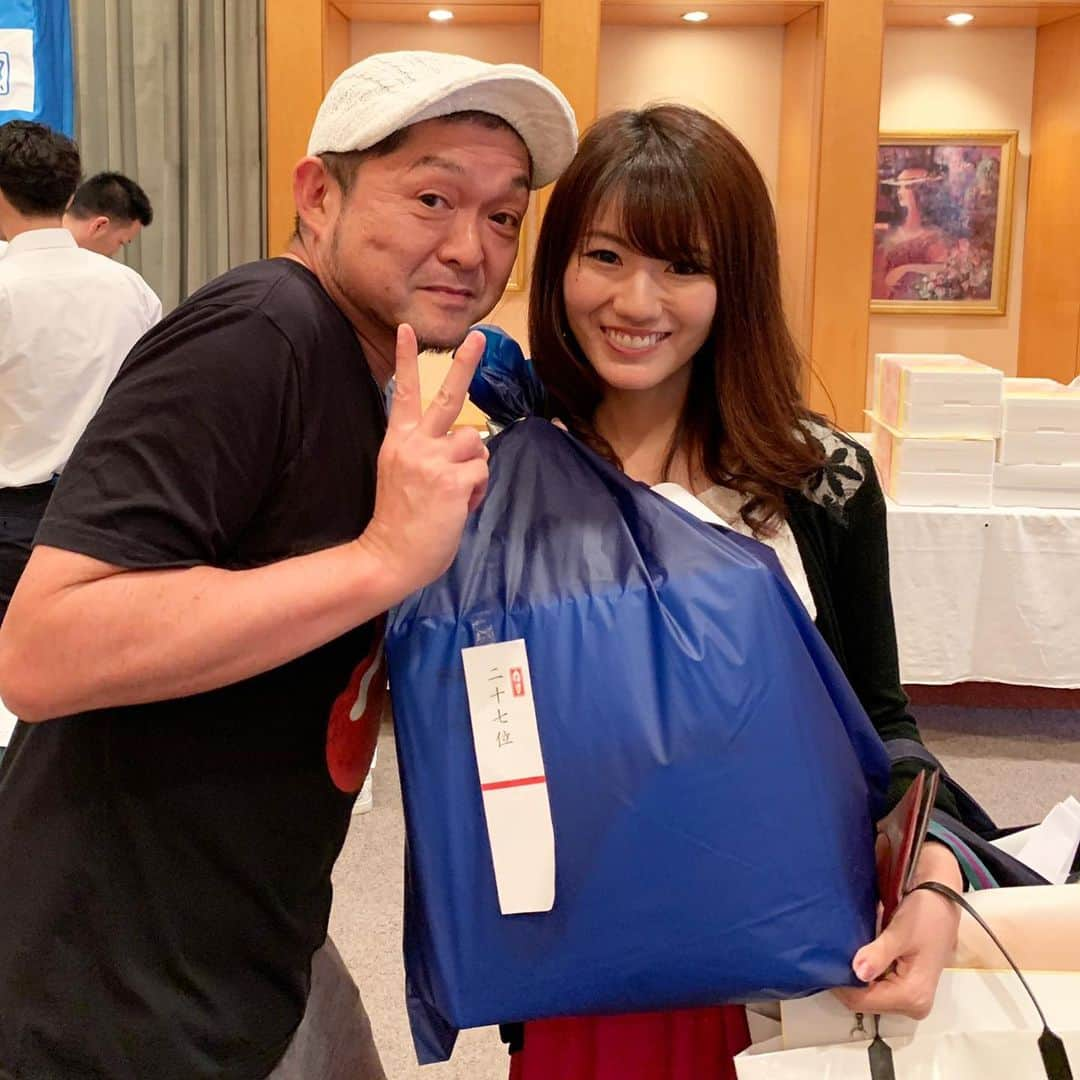 にゃんさんゴルフさんのインスタグラム写真 - (にゃんさんゴルフInstagram)「. . コンペに参加してきました🏌️‍♀️ . トリが3つ😂 得意のはずのパターもやばいヽ(；▽；)ノ . 霧雨で、ずっとミストサウナにいるみたいだった（笑） . 同じ組だった 元プロ野球選手の 広澤克実さん⚾️ カート無しの歩きラウンド🏌️‍♀️ 話してたら息子さんと ほぼ同い年だったw🤣 . . 他にも元プロ野球選手や、競輪選手や、ゴルファーがいて豪華でしたー✨ 松本人志さんのお兄さんも👍 あんなちゃんが喜んでた🤣💕 .  夜は恵比寿横丁で中華🥠🥟🤣 . . #ゴルフ#ゴルフ女子#ゴルフコーデ#ゴルフ女子コーデ#コンペ#ゴルフコンペ#平川カントリークラブ#千葉#恵比寿横丁#フカヒレ#golfgirl #ladiesgolf #bbq#golfhotties #golfbabes #golflife #golfstagram #japanesegirl #lovegolf  #golfer #ゴルフ大好き#instagolf #スポーツ女子 #골프 #모델 #한국  #高尔夫球 #golfswing #golfvideo#uvcut」6月10日 15時28分 - miiiii0228