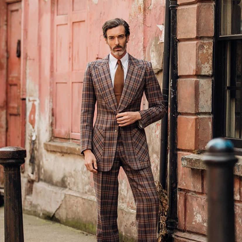 エドワード セクストンさんのインスタグラム写真 - (エドワード セクストンInstagram)「Sexton during London Fashion Week Men’s: @richardbiedul in a vintage Nutter’s suit from our archive, cut by Edward, naturally. Shot by @garconjon. . #EdwardSexton #LFWM #SS20 #Vintage #Nutters #SavileRow #BespokeTailoring #1970sStyle #Tailored #Luxury #BritishStyle #TheSextonLook」6月10日 15時30分 - edwardsexton