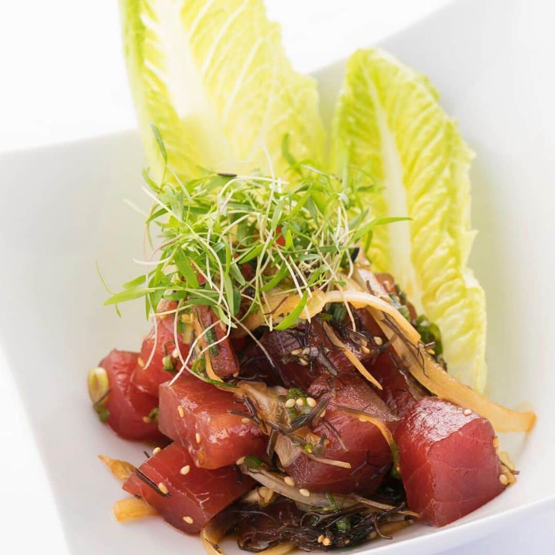 Trump Waikikiさんのインスタグラム写真 - (Trump WaikikiInstagram)「The ahi poke featured in our new seafood dinner menu at Wai‘olu Ocean Cuisine is a local favorite. Join us soon for dinner, pupus and cocktails.  Four-hour complimentary valet parking.  #trumpwaikiki #waioluoceancuisine #seafoodrestaurantwaikiki #poke ハワイ近海まぐろのポケ。ワイオル・オーシャン・キュイジーヌでお楽しみいただけます。 #ワイオルオーシャンキュイジーヌ #トランプワイキキ #シーフード #ポケ」6月10日 15時40分 - trumpwaikiki