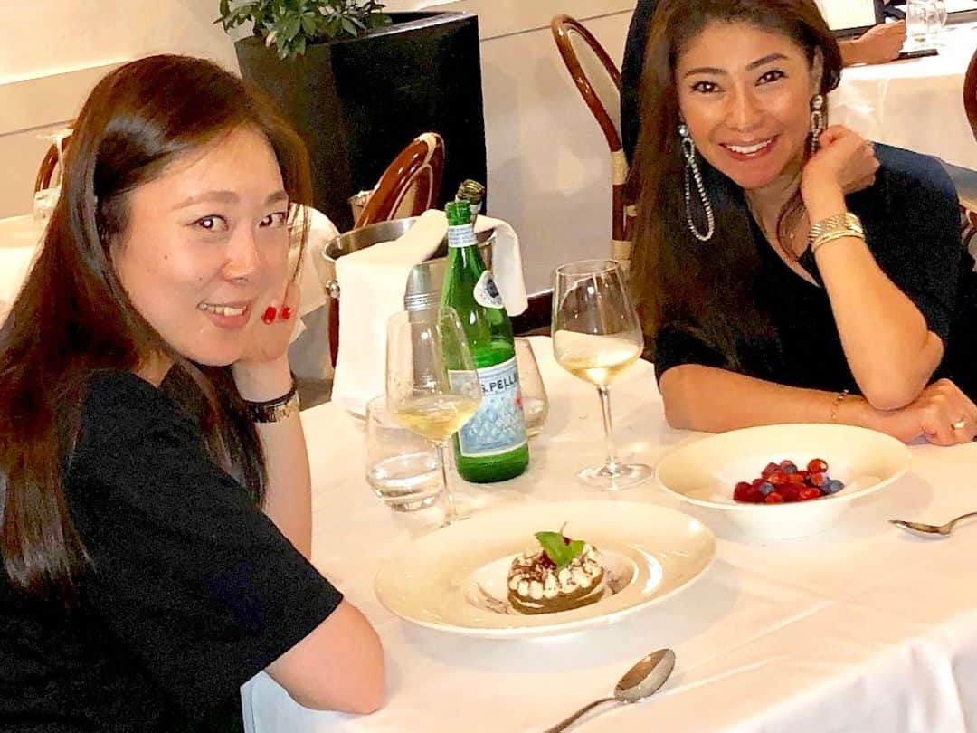 Taki Tanakaさんのインスタグラム写真 - (Taki TanakaInstagram)「Lovely dinner with @tomokomifune  昨夜はVALENTINOバイイングの後(コレクションすごく可愛かった！)ホールセールマネージャーに就任したばかりの御船さんと楽しい女子会。 #働くママ #♥️ #girlstalk  #tripstagram #buyingtrip  #day7 #aboutlastnight #milan #milano」6月10日 16時00分 - tanakataki