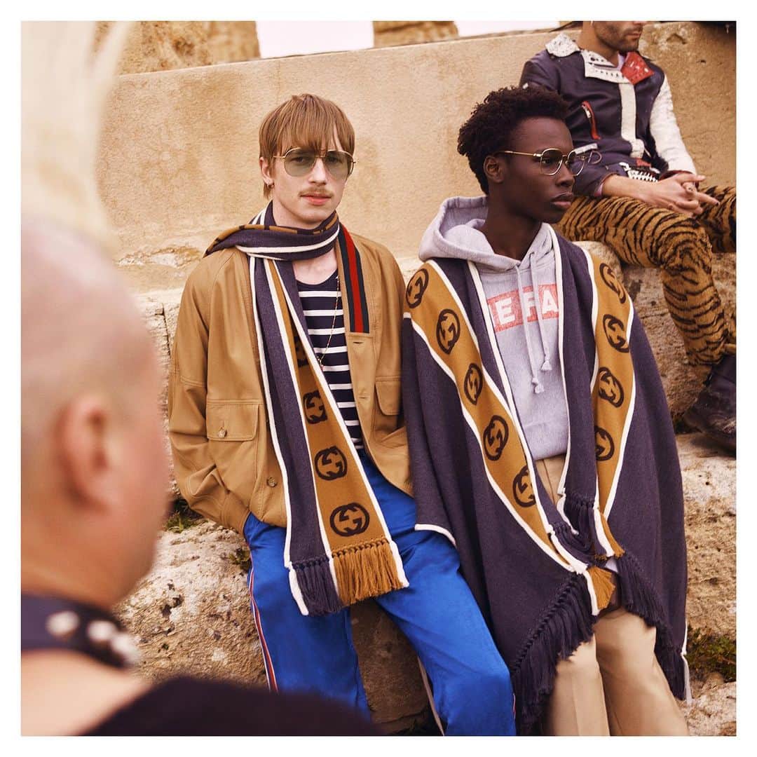 のインスタグラム：「The Interlocking G appears on a scarf and on a poncho crafted in wool and featuring a fringe trim, from #GucciPreFall19 by @alessandro_michele. Discover more through link in bio. #AlessandroMichele」