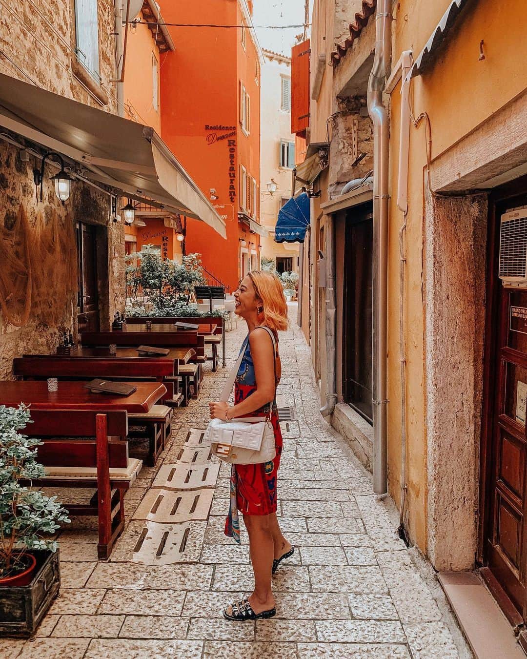 植野有砂さんのインスタグラム写真 - (植野有砂Instagram)「This is me excited to be back in Rovinj 🤢💓🇭🇷ロヴィン本当に綺麗な街☺️❤️なんか今回うまくYouTube撮れてるか不安🤣 #shareistria #rovinj #croatia」6月10日 16時18分 - alisaueno