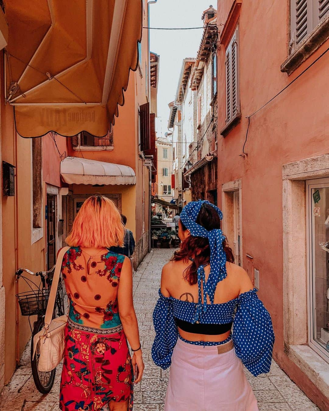 植野有砂さんのインスタグラム写真 - (植野有砂Instagram)「This is me excited to be back in Rovinj 🤢💓🇭🇷ロヴィン本当に綺麗な街☺️❤️なんか今回うまくYouTube撮れてるか不安🤣 #shareistria #rovinj #croatia」6月10日 16時18分 - alisaueno