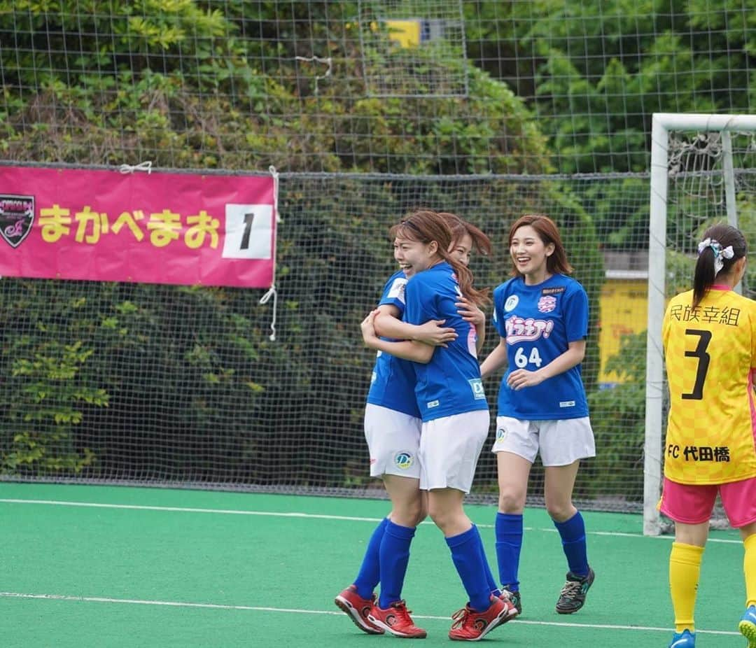 小島みゆさんのインスタグラム写真 - (小島みゆInstagram)「🖤 昨日の 芸能人女子フットサル大会  6チームの5試合でした！！ . . .  その中で #グラチア が  3位になれたことは 本当にみんなのおかげです!! 雨の中、寒い中。応援に来てくれたみんな ありがとう😆🙌🏻 そしてその応援のおかげで チームの士気も落ちることなく頑張れた😎 . . .  #魔法のダイエット 定番のチョコ🍫食べて  体力回復した😭💕 . . . #フットサル #フットサル女子  #サッカー #グラビア #スポーツ女子  #お台場 #フットサル場 #futsal #フットサルリーグ  #フットサル好きと繋がりたい」6月10日 16時29分 - _8_miyu