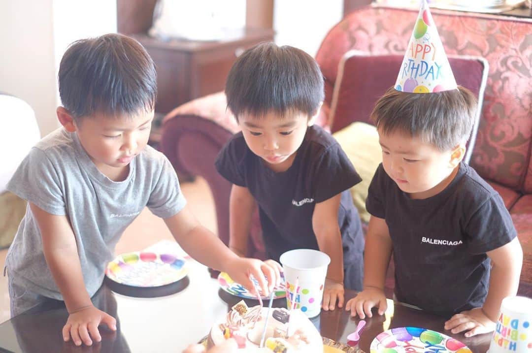 奥田順子さんのインスタグラム写真 - (奥田順子Instagram)「週末お友達ファミリーとお誕生日会！！ ・ 同じ6月生まれの男の子👦👦 ・ サーティーワンのアイスケーキ🎂大喜びしてくれました！！ 夜は @yo.ryoko おすすめのビストロへ🍴 #3歳誕生日#3歳男の子#3歳バースデー」6月10日 16時33分 - okuda_junko