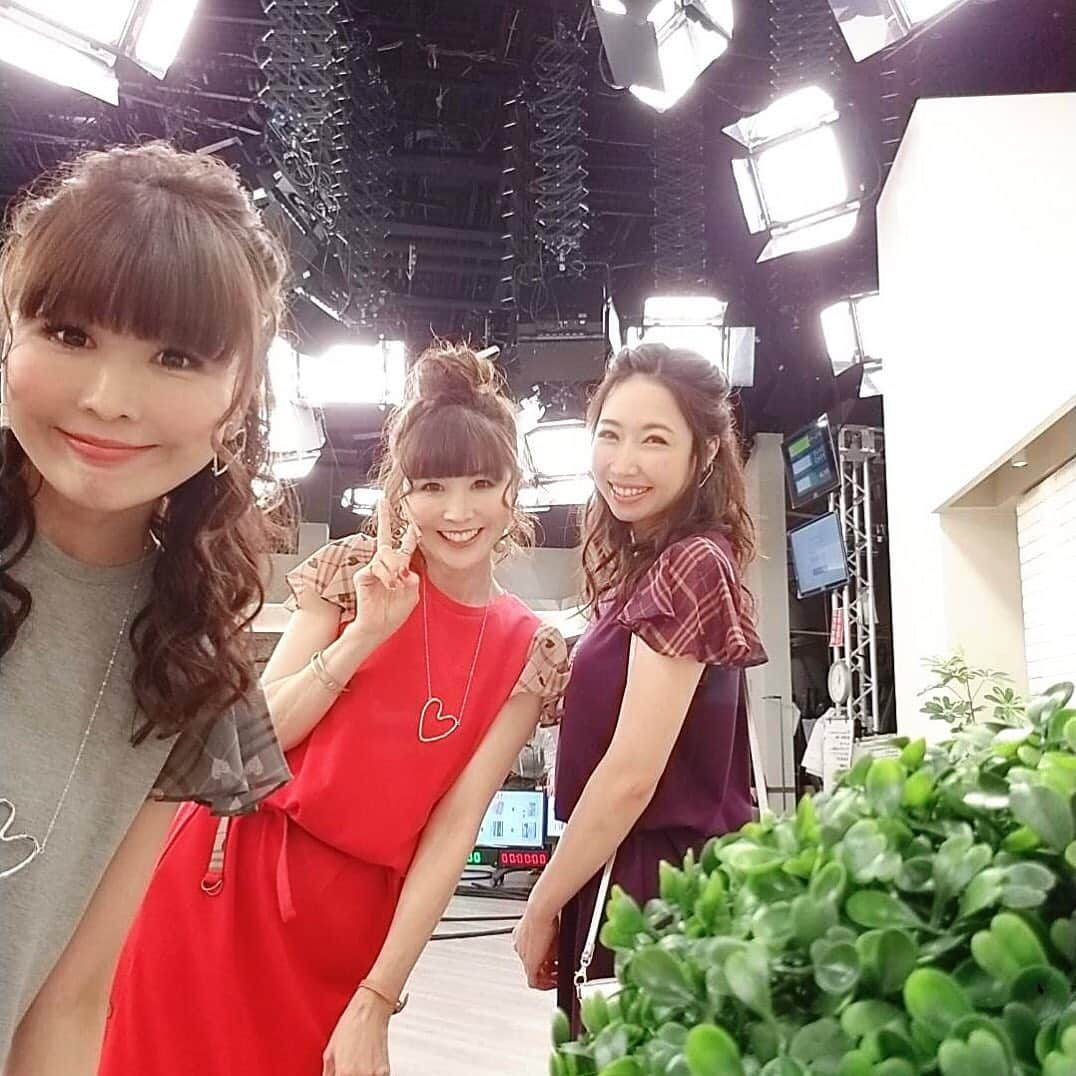 崎本ゆかりさんのインスタグラム写真 - (崎本ゆかりInstagram)「⍣ 今朝も8時、11時〜、ありがとうございました♡♡♡ 楽しかった☺︎☻☺︎ . . #お仕事#通販番組#モデル#テレビ#生放送#ファッション#アンドラブ#スタンバイ中#オンエア中#楽しかった #qvc#qvcjapan#andlove#tsv#fashion#lovely#twins#models#tvshow#studio#happy#smile#thanks#memories#iaramodelagency」6月10日 16時36分 - yukariiiin5