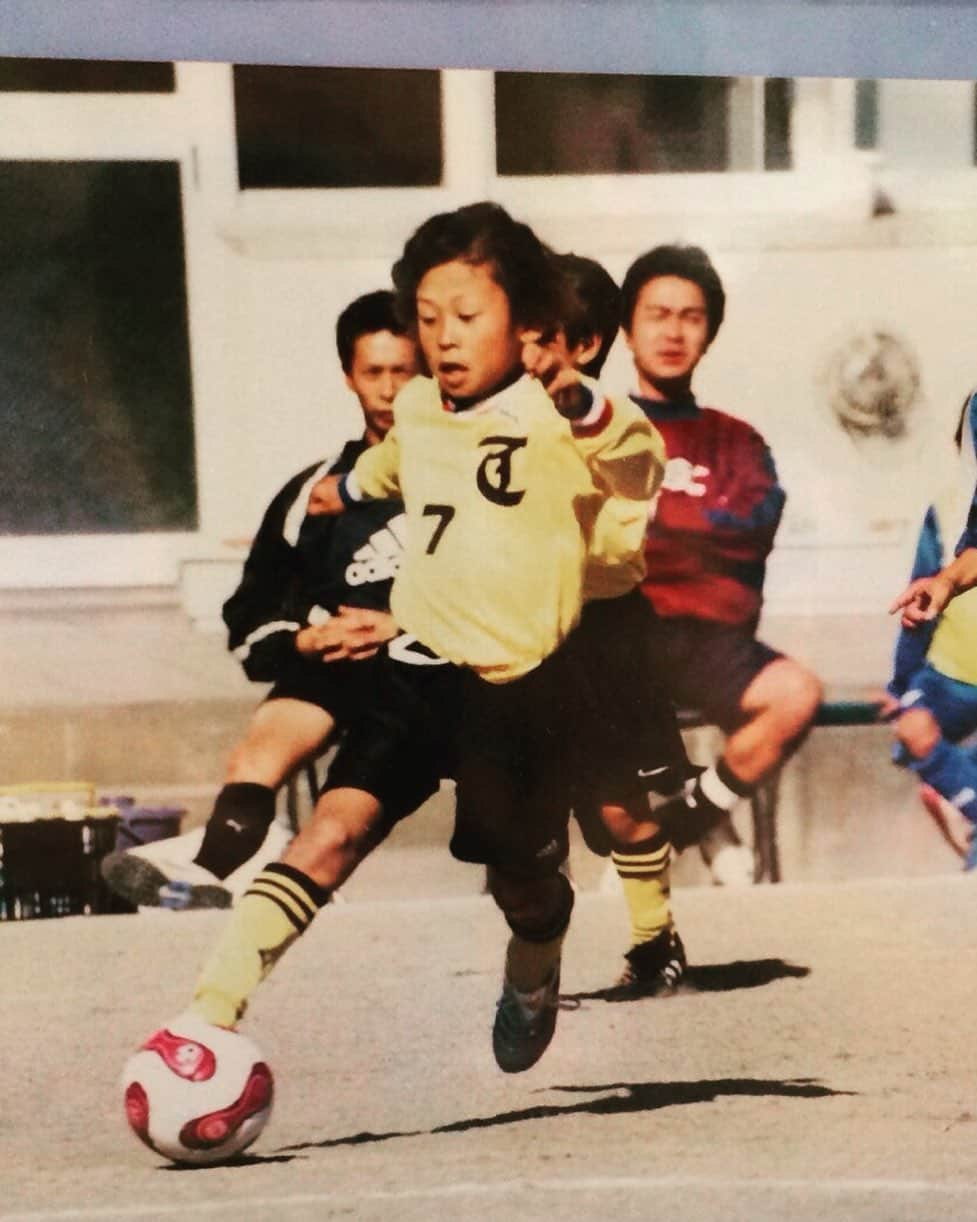 郷家友太さんのインスタグラム写真 - (郷家友太Instagram)「今日、6月10日で20歳になりました。 沢山のメッセージありがとうございます😊 20歳も頑張ります！  #写真は #7歳 #サッカー始めて #2年目の時」6月10日 16時38分 - yuta_goke27_official