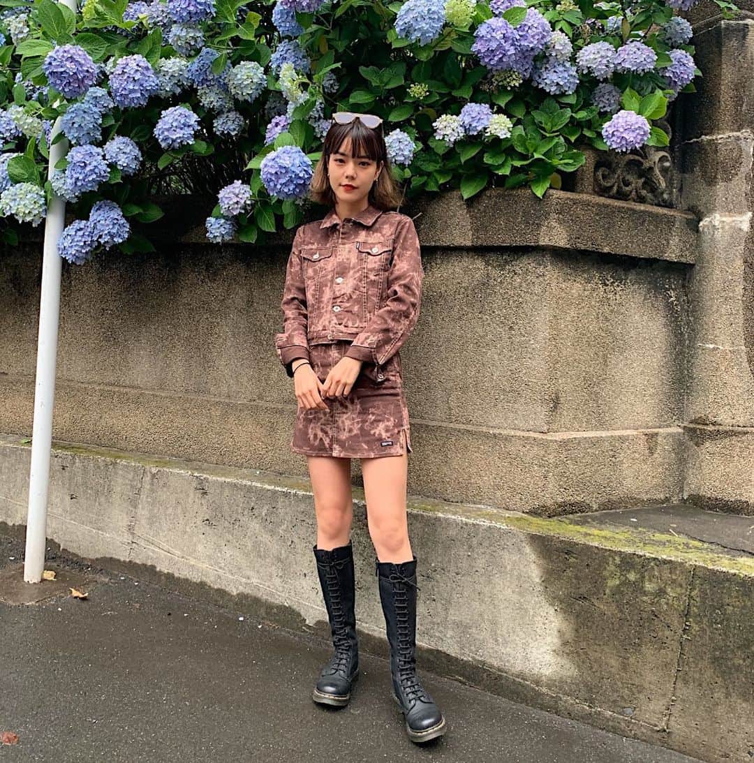 長澤メイさんのインスタグラム写真 - (長澤メイInstagram)「紫陽花の季節💜 肌寒い～～🐌 #mei_outfit」6月10日 16時49分 - xxmeixx1208