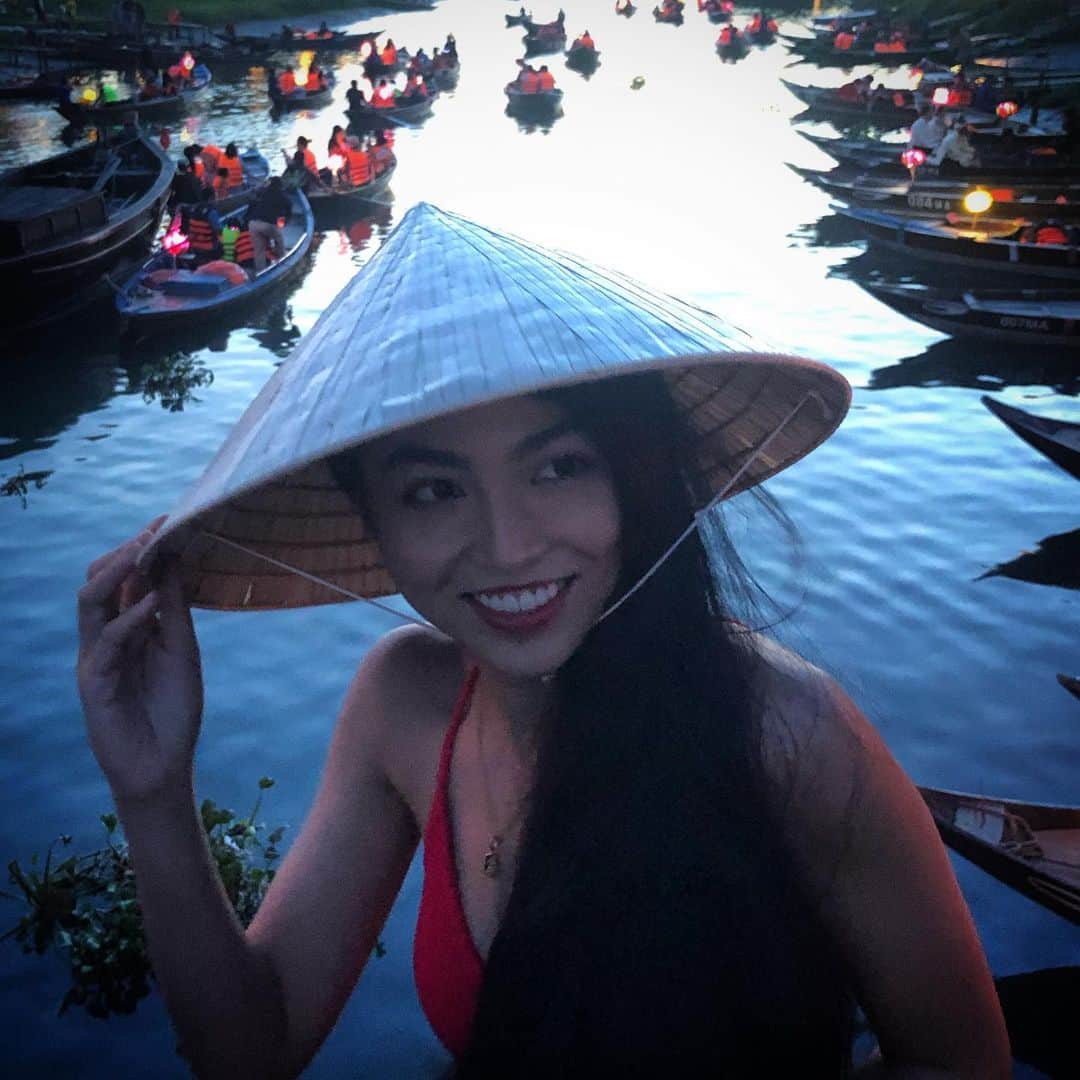 のインスタグラム：「Wow ตามหาหัวใจ ที่ลืมไว้กับใครซักคน♪ #เก๊าเก่า  #ホイアン #ダナン #ベトナム #ดานัง #ฮอยอัน #เวียดนาม #🇻🇳 #hoian #danang #vietnam #travel #travelgirl #travellover #女子旅 #旅行好きな人と繋がりたい」