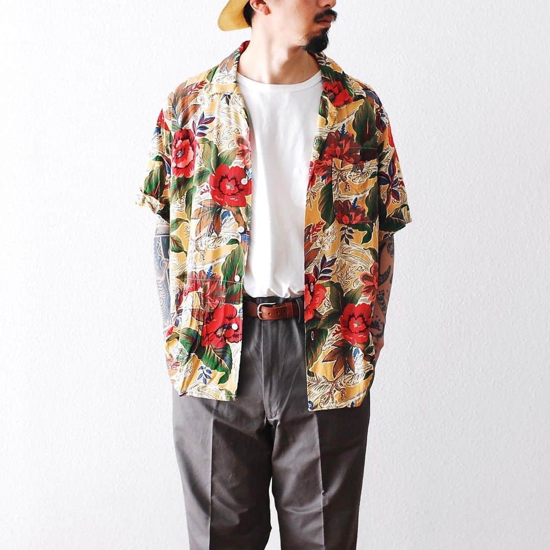 wonder_mountain_irieさんのインスタグラム写真 - (wonder_mountain_irieInstagram)「_ Engineered Garments / エンジニアードガーメンツ "Camp Shirt -Hawaiian Floral-" ¥30,240- _ 〈online store / @digital_mountain〉 http://www.digital-mountain.net/shopdetail/000000009060/ _ 【オンラインストア#DigitalMountain へのご注文】 *24時間受付 *15時までのご注文で即日発送 *1万円以上ご購入で送料無料 tel：084-973-8204 _ We can send your order overseas. Accepted payment method is by PayPal or credit card only. (AMEX is not accepted)  Ordering procedure details can be found here. >>http://www.digital-mountain.net/html/page56.html _ #NEPENTHES #EngineeredGarments #ネペンテス #エンジニアードガーメンツ hat→ #kijimatakayuki ￥17,280- tee→ #nanamica ￥7,560- belt→ #engineeredgarments ￥11,880- pants→ #itten. ￥27,000- _ 本店：#WonderMountain  blog>> http://wm.digital-mountain.info/blog/20190606/ _ 〒720-0044  広島県福山市笠岡町4-18  JR 「#福山駅」より徒歩10分 (12:00 - 19:00 水曜定休) #ワンダーマウンテン #japan #hiroshima #福山 #福山市 #尾道 #倉敷 #鞆の浦 近く _ 系列店：@hacbywondermountain _」6月10日 16時55分 - wonder_mountain_