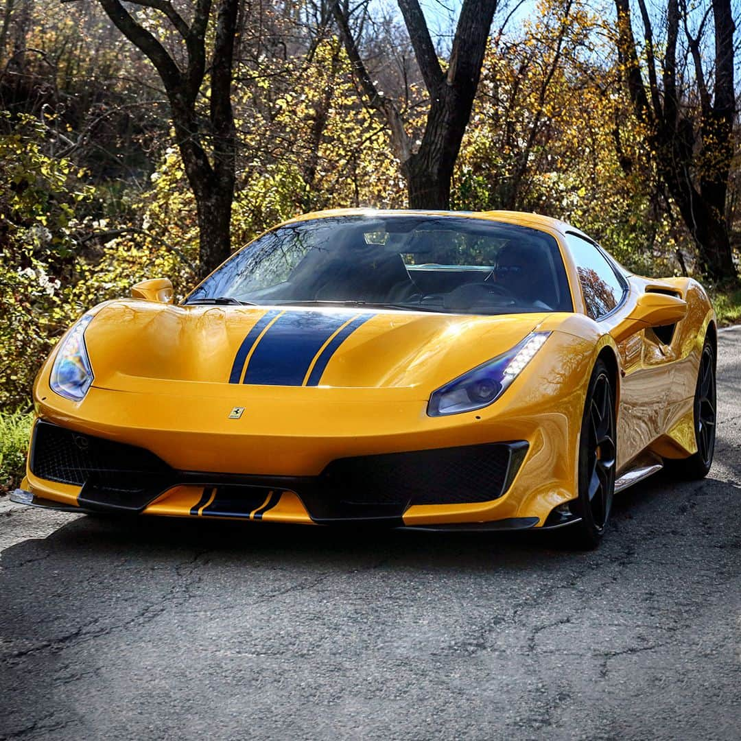 フェラーリさんのインスタグラム写真 - (フェラーリInstagram)「The #Ferrari488PistaSpider delivers aerodynamic efficiency with its meticulously sculpted forms, to ensure the highest performance possible. #Ferrari #DrivingFerrari #Exclusive」6月10日 17時00分 - ferrari