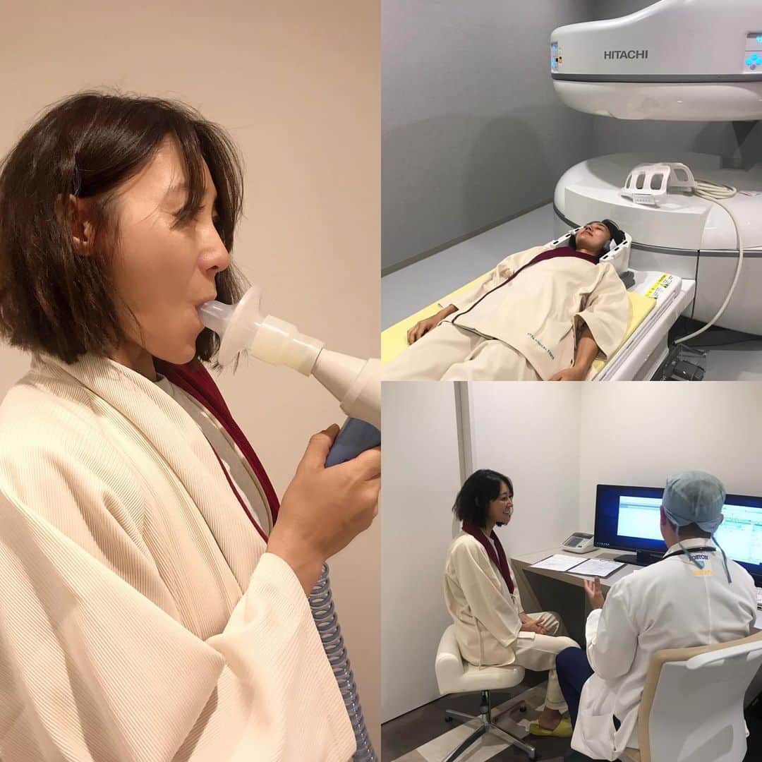 村田友美子さんのインスタグラム写真 - (村田友美子Instagram)「今の私はとにかく健康そのもので身体の不調とか全くないのですが、やっぱり年齢も年齢なので人間ドッグを受けてきました✨ 体内の状態を細胞レベルで検査しとけばさらに安心だから。  細かい血液検査から脳ドッグ、婦人科まで隅から隅まで受けて、 嬉しいことがありました。  まずは身長。私は161センチあるかないかだったのですが163.6センチになってた😳四捨五入したら164‼️すごーっ 肺活量の検査もアスリートなみにあるといわれ、何より嬉しかったのは内臓のエコー。 エコープロフェッショナルみたいな先生がなにやらエコーをあてながらすごいー😳というので何か発見されてしまったのかと思い焦っていたら、、 内臓がきれいですね。若いし。教科書見てるみたいって言われたんです。 どうやら老化した内臓は硬くなったり内臓自体が老化しているとエコー上でぼやけるんだそうなんですが 私は一つ一つの臓器がはっきりキレイにうつしだされていたようで。  教科書のような内臓って嬉しすぎて😭それと同時にやっぱり私がやっているメソッドは健康そのものなんだと改めて自信につながりました。 まだ結果はでていないけれどこういう時間をつくることってすごく大切だし、心も身体も安心するから最高のリラクゼーションだなと個人的に思いました。  今回私が人間ドッグを受けたのは 江東メディカルタワーという最新設備とスタンフォード大学の医師がきめ細かく見てくださる病院。 友人に紹介していただき伺ったのですが、ここすごいです。 一言でいうと快適。病院ではない。 私が素晴らしいと思ったのは誰よりもせっかちな私でも文句ひとつない素早さ。 私は全部の検査お願いしますとオーダーしたけれどこれはいらないね。とか検査にもリスクあるからといってあれこれ勧めてこない優秀な医師。 そして、検査が終わると一流レストラン顔負けのランチコースがついてくる。  検診受けたいけどたくさんありすぎてよくわからないという人はぜひ行ってみてほしい✨ そして私の投稿をみて自分の身体と向き合って下さる方がいたら嬉しいな。  身体は自分で守るものですからね。  そして‼️本日2030からニコ生やりますよ♥️ ニコ生終わったあとに毎回たくさんビフォーアフターいただきますがニコ生だけで変わる方がこんなにも多くいらして嬉しい限りです。でもほんとに私の最新レッスンだから変わると思います。  内臓柔らかく健康な身体になりましょー😊  #人間ドッグ #江東メディカルタワー #病院感ゼロ #ホテルみたい #人間ドッグランチ #身体の安心 #心の安心 #大切 #信頼できる医師 #予防医学 #教科書のような内臓 #柔らかい内臓 #昔は二週間便秘だったのが #今は断ってもでてくるでてくる便 #快便とは胃の下から腸に触れずにでてくる便 #スッキリ感がとまらない #健康第一 #くびれはついてくる #これで医学的にも証明 #みんなついてきて #今夜はニコ生 #yumicorebody」6月10日 17時08分 - yumicorebody