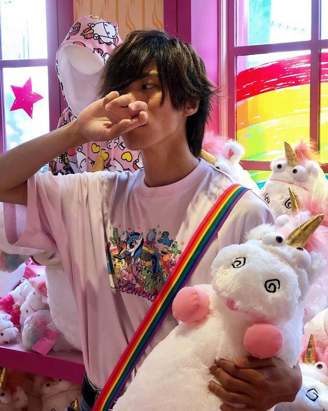 ヴェトモンさんのインスタグラム写真 - (ヴェトモンInstagram)「„CUTEST EVER“ T-SHIRT SURPRISE DROP - NOW LIVE www.net-a-porter.com @netaporter PIC: @hdsnkrs0516」6月10日 22時32分 - vetements_official