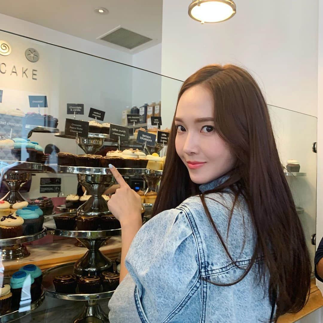 ジェシカ さんのインスタグラム写真 - (ジェシカ Instagram)「Did someone say cupcake?🧁✨」6月10日 22時33分 - jessica.syj