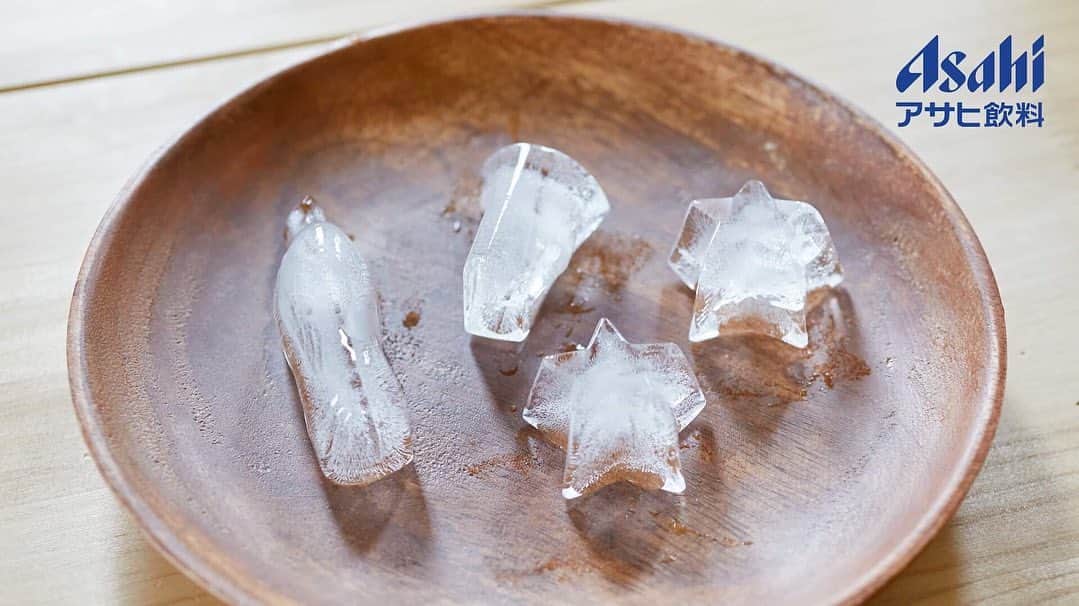 カインズさんのインスタグラム写真 - (カインズInstagram)「【アサヒ飲料×cainz】 国産生乳と100年間受け継いできた乳酸菌と酵母の発酵から生まれた、自分好みの味を楽しく作れる「カルピス」とオリジナル製氷皿のセット。 オリジナル製氷皿で氷を作ってカルピスに入れたり、カルピスを凍らせればそのままシャーベットや、氷で薄まらないカルピスにも。氷を使うことで、自分好みのスタイルをより楽しむことができます。 セット箱の裏面を切り取って組み立てれば、七夕の笹と短冊の出来上がり★彡今年の七夕は、お願いごとを書いてテーブルや棚に飾ってみませんか？ ※「カルピス」はアサヒ飲料株式会社の登録商標です。 . カルピス オリジナルセット 価格 548円(税込) . 詳しくはこちら http://www.cainz.com/jp/design_exhibition/item/4901340042759.html . こちらの商品ご購入でカインズカードポイント50Pプレゼント🎁Instagramユーザーさんには抽選でデザイン展商品プレゼントも🎵 詳しくはプロフィールURLから✨ . #カインズデザイン展 #カインズデザイン展vol3 #アサヒ飲料 #カルピス #乳酸菌 #オリジナル製氷皿 #氷 #七夕 #ペーパークラフト #cainzdesignexhibition #asahisoftdrinks #calpis #lacticacidbacteria #originalicetray #ice #tanabata #papercraft #cainz #cainzhome #カインズ #カインズホーム #くらしにららら」6月10日 17時12分 - cainz_official
