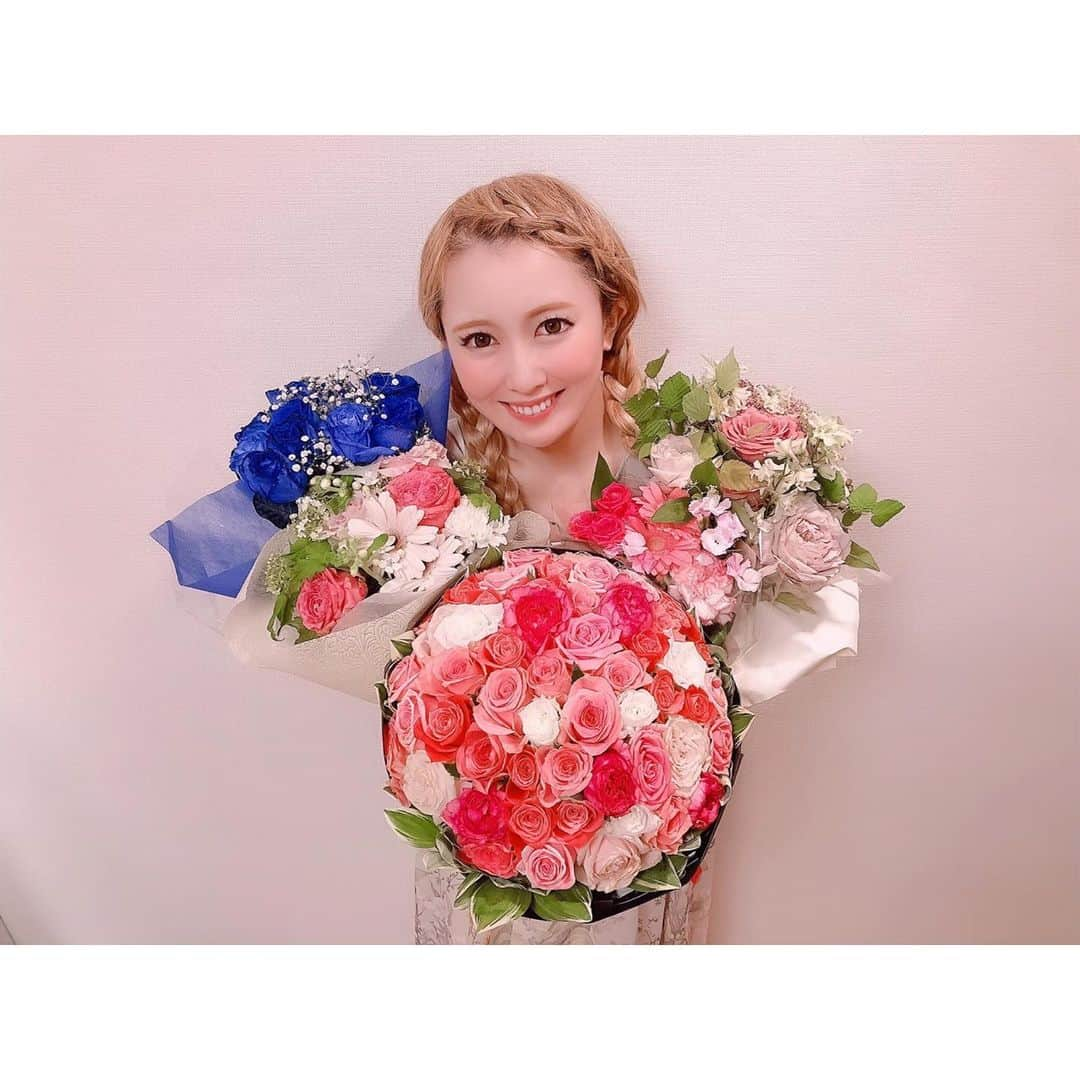 トキさんのインスタグラム写真 - (トキInstagram)「渋谷公演にて 素敵なお花ぎょうさんありがとう🐥💐💐💐🌸‼️ ・ #Aldious ＃アルディアス #Aldioustoki」6月10日 17時17分 - aldioustoki