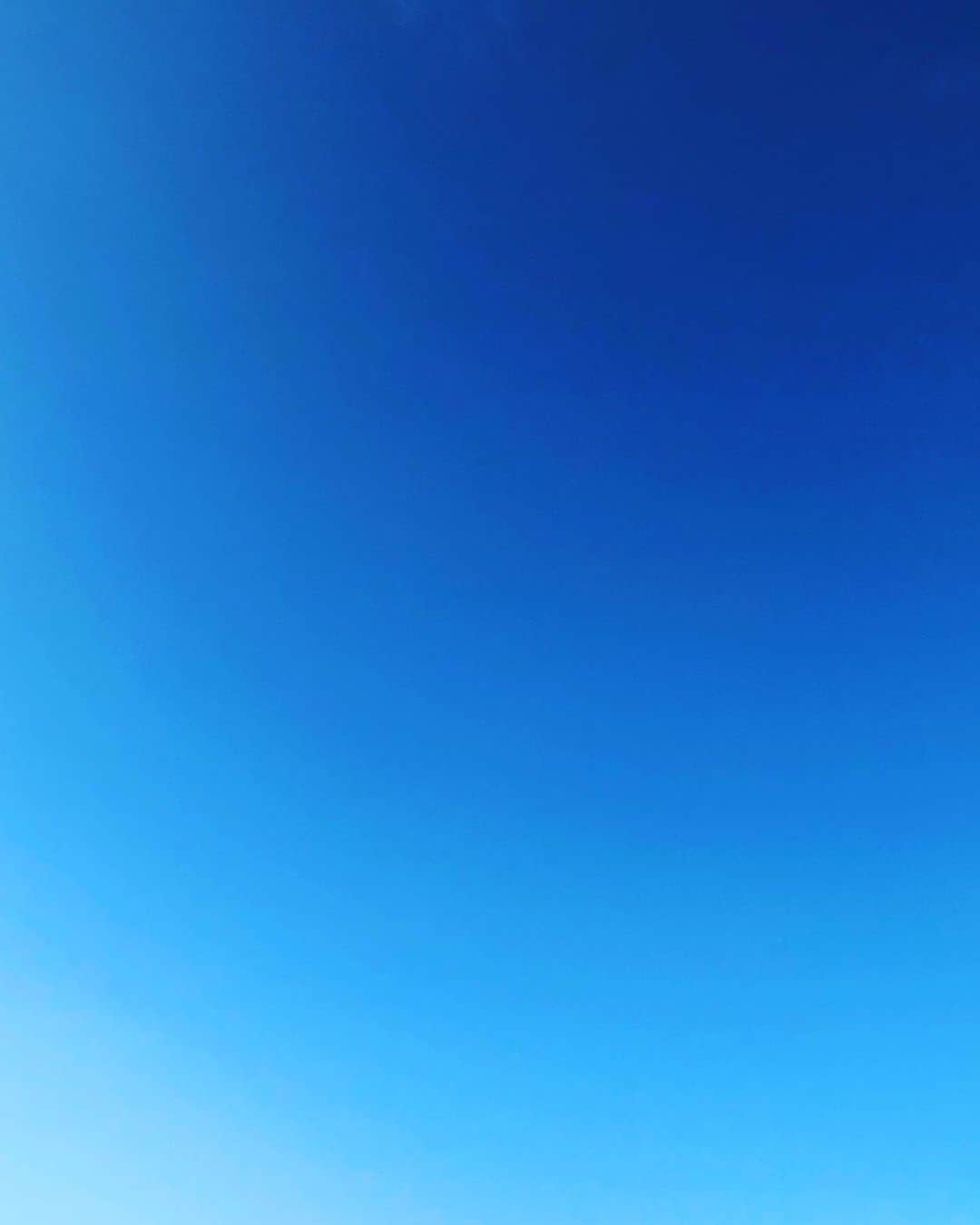こーすけさんのインスタグラム写真 - (こーすけInstagram)「びっくりするくらいの青。 空気も美味しいし。湿気もない。最高。  でもちょっと寒い。」6月10日 17時25分 - kosuke_saiore