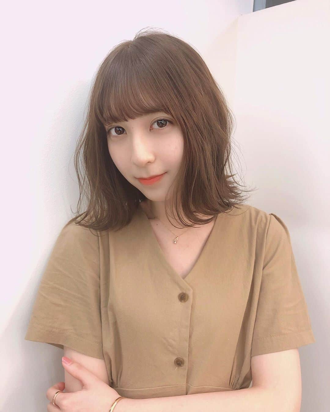 松岡菜摘のインスタグラム：「. . 美容室行ってきたよ〜 髪色がかわいくってしあわせ🥺 . #haircolor #newhair #hairstyle  #美容室 #髪色」