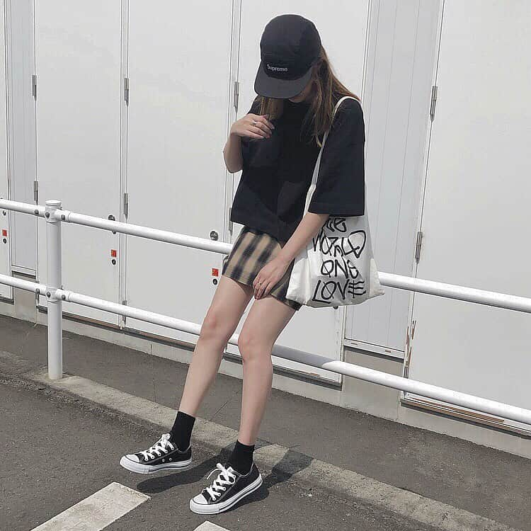 Maiさんのインスタグラム写真 - (MaiInstagram)「#ootd #acnestudios #acne #moussy #converse #コンバース #stussy #stussywomen  コーディネートの詳細はブログに書いてます🌹」6月10日 17時37分 - maimaimai1016