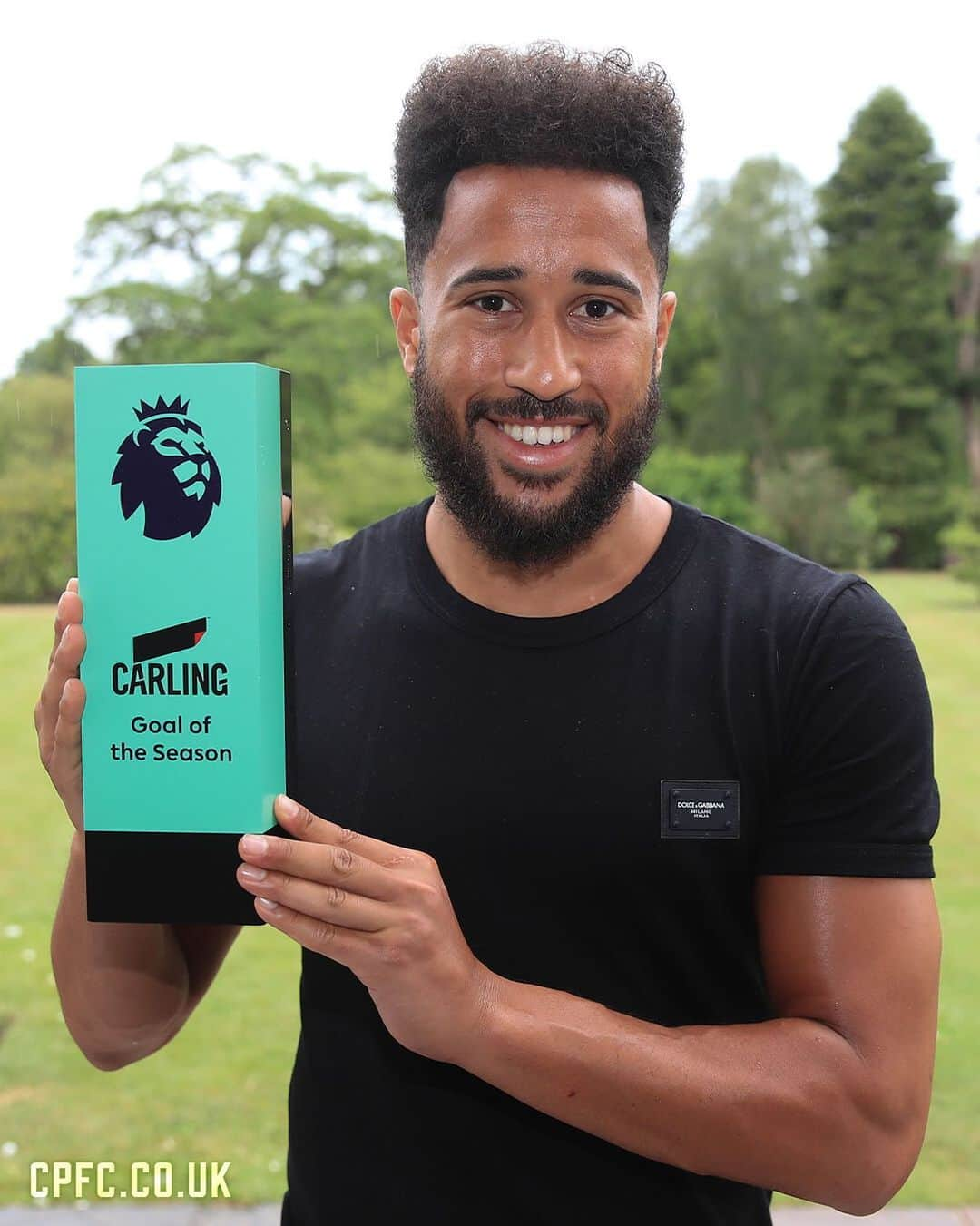 クリスタル・パレスFCさんのインスタグラム写真 - (クリスタル・パレスFCInstagram)「The @premierleague 18/19 Goal of the Season award is now in the safe hands of @officialtownsend 🌟  #androstownsend #starman #dynamite #cpfc #crystalpalace #premierleague」6月10日 17時40分 - cpfc