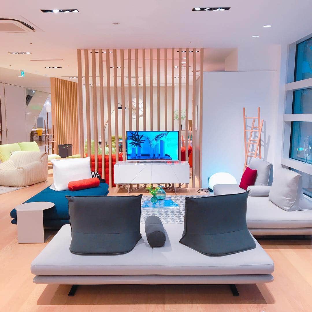 ligne roset shopのグルメインスタ