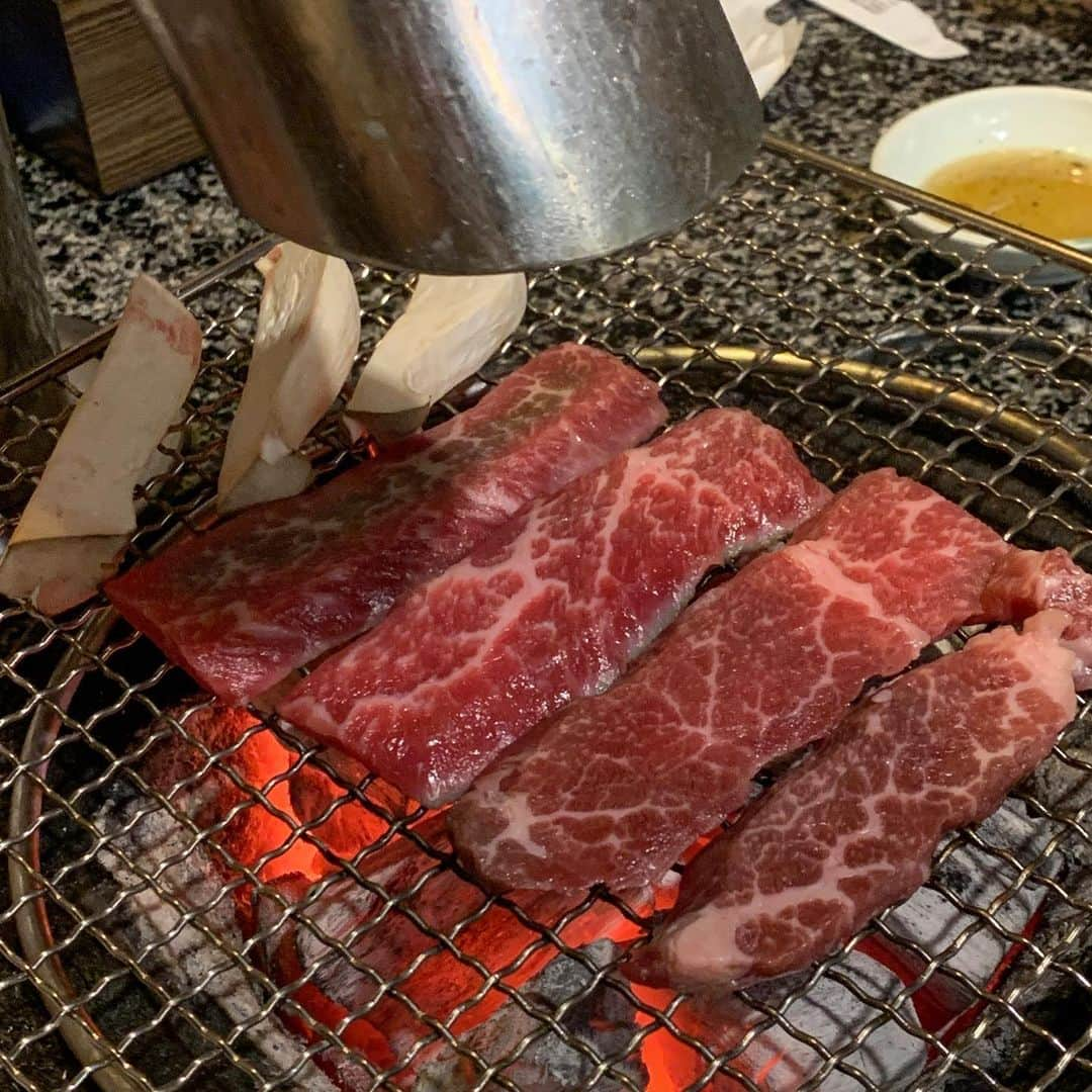 ユン・アラさんのインスタグラム写真 - (ユン・アラInstagram)「읭? 모야? 입에서 녹아 없어짐...😋 간만에 입호강 기름칠 해따 👏🏻 . #세연정 #동래세연정 #가야세연정 #갈비살 #고기스타그램 #먹스타그램 #동래맛집 #양념구이 #가야맛집 #고기스타그램」6月10日 17時59分 - yoonara_mood