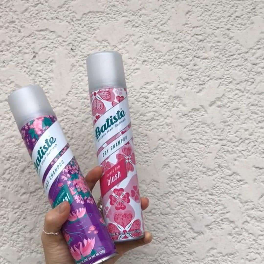 長谷川あやさんのインスタグラム写真 - (長谷川あやInstagram)「💇‍♀️💇‍♀️💇‍♀️ #batiste #pr #バティスト #ドライシャンプー #ヘアスタイリング ・ ・ ・ いままでドライシャンプーって 使ったことなかったんだけど 髪に香りを付けたい時や 育児で忙しいときや 旅先で使えると思い さっそく使ってみました😋✌️ ・ お気に入りの香りはoriental✨ ・ スッキリした香りと 使った瞬間からさらっとするから 運動後なんかにもいいなと思った😍 ・ バラエティストアで 限定販売中なのでぜひ チェックしてみてね💛」6月10日 17時55分 - ayasuke_0516