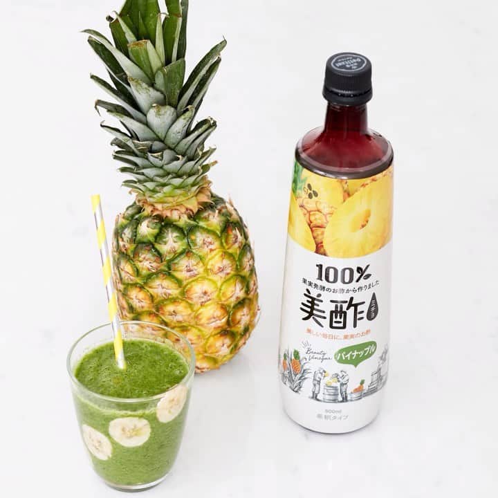 LOCARI（ロカリ）のインスタグラム：「コストコで記録的に売れているビューティービネガー「美酢（ミチョ）」を使ったドリンクレシピを赤埴奈津子さんが考案♡ 朝ごはんのシーンにおすすめなのが「美酢パインスムージー」。ミキサーに入れて混ぜるだけで、美味しくて可愛いドリンクのできあがり！ ぜひ参考にしてみて♡  Sponsored by @micho.jp_official  #micho #vinegerdrink #美酢 #ミチョ #ビューティービネガー #レシピ動画 #簡単レシピ #レシピ #yummy #instagood #美容習慣」