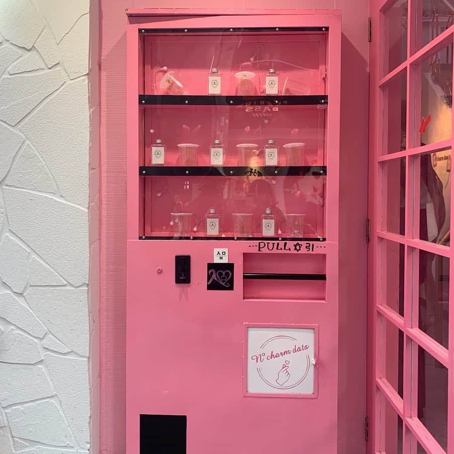 小川沙樹さんのインスタグラム写真 - (小川沙樹Instagram)「心斎橋にあるN°charm dats🦄  店内はもちろん、入り口から可愛い！！」6月10日 17時57分 - ogawa__saki