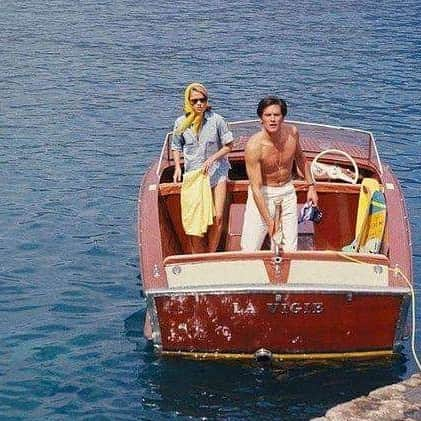 ファッソナブルさんのインスタグラム写真 - (ファッソナブルInstagram)「Jane Fonda and Alain Delon boating along the French Riviera by Francois Pages, 1963. #Façonnable #FrenchRiviera #SpringSummer19 #AlainDelon #JaneFonda #1963」6月10日 18時05分 - faconnable