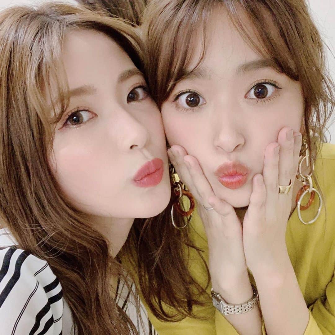 のインスタグラム：「明日は久しぶりのヒルナンデスに出演します！ ちぴちゃんとコーデバトルしました…😉👌 久しぶりのコーディネート…🐥💕楽しかった😆 お楽しみに💗  衣装はタグ付けしておきます☺️❣️ @micoameriofficial  #ヒルナンデス #コーデバトル #近藤千尋 #ちぴ ちゃん #くみちぴ #micoameri」