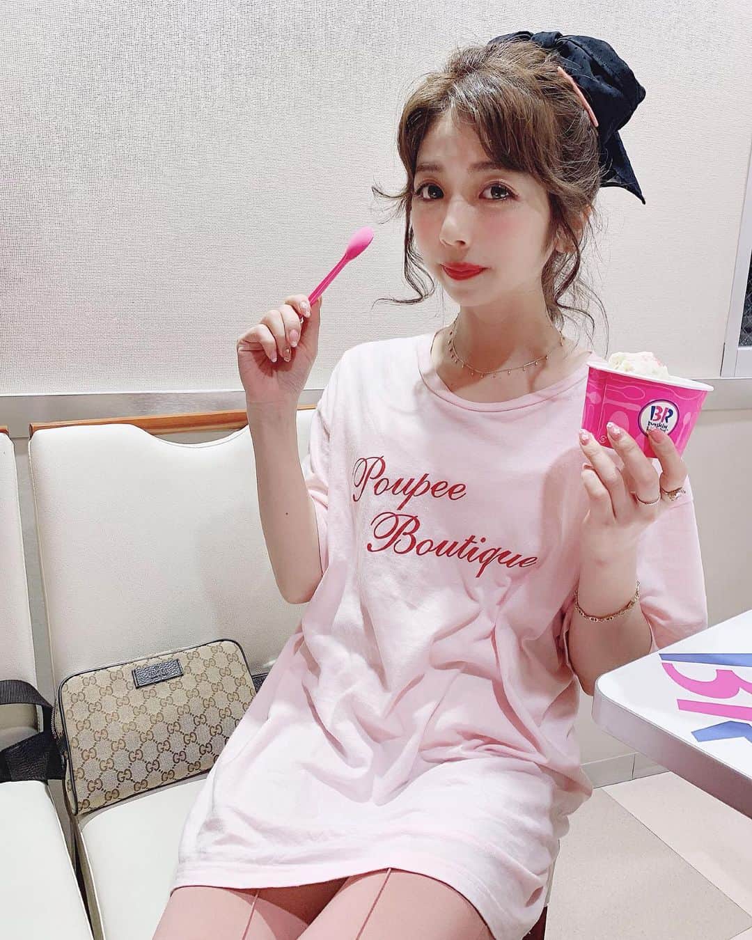 のインスタグラム：「💓❤️💛💚🍦💗💜💙🧡 * 雨の日は気分下がっちゃうから 大好きなアイスとお肌のメンテナンスに よく行ってるよぉ〜☺️🎶💕 少しでも気分上がるようにっっ💞 * 最近通い始めてる @sbeautyclinic 🎀 気になってるシミやニキビ跡など少し薄くなってきた❣️ 今回で5回目だったよ💞💞💞 * @dr.y.yumi ありがとうございました💗 これから紫外線強くなるから気をつけよー🥺🌟 日焼け止めは必須✌️😍☂️ * #美容#エステ#渋谷#渋谷エステ#渋谷クリニック#美活#美容オタク#ニキビ跡#シミ#ソバカス#悩み#コンプレックス#sbeautyclinic#渋谷美容クリニック#レーザー治療#痩身#痩身クリニック#ダイエット#美容クリニック#美容皮膚科 #エスビューティークリニック」