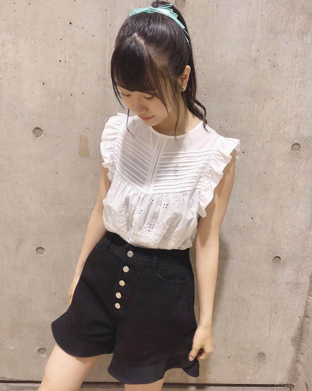 鈴木遥夏さんのインスタグラム写真 - (鈴木遥夏Instagram)「. 全身 #milkfed さんのお洋服👗  普段あまり着ないような服を選んでみたよ~ トップスが特に好みで…💭✨ . スリーコインズのイヤリングおすすめです😚 . #ラストアイドル #個別握手会 #ポニーテール」6月10日 18時20分 - haruka4227