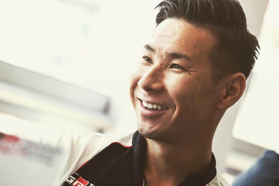 小林可夢偉さんのインスタグラム写真 - (小林可夢偉Instagram)「Finally last race of super season here in Le Mans started. This traditional track feel always smile my face. Let’s enjoy this last race of super season and of course I’m only looking for this big win here!!! @toyotamotorsportgmbh #fiawec #lemans」6月10日 18時23分 - kamuikobayashi