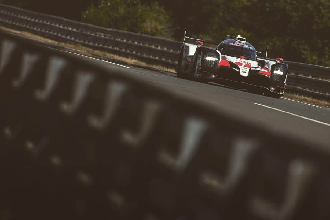 小林可夢偉さんのインスタグラム写真 - (小林可夢偉Instagram)「Finally last race of super season here in Le Mans started. This traditional track feel always smile my face. Let’s enjoy this last race of super season and of course I’m only looking for this big win here!!! @toyotamotorsportgmbh #fiawec #lemans」6月10日 18時23分 - kamuikobayashi